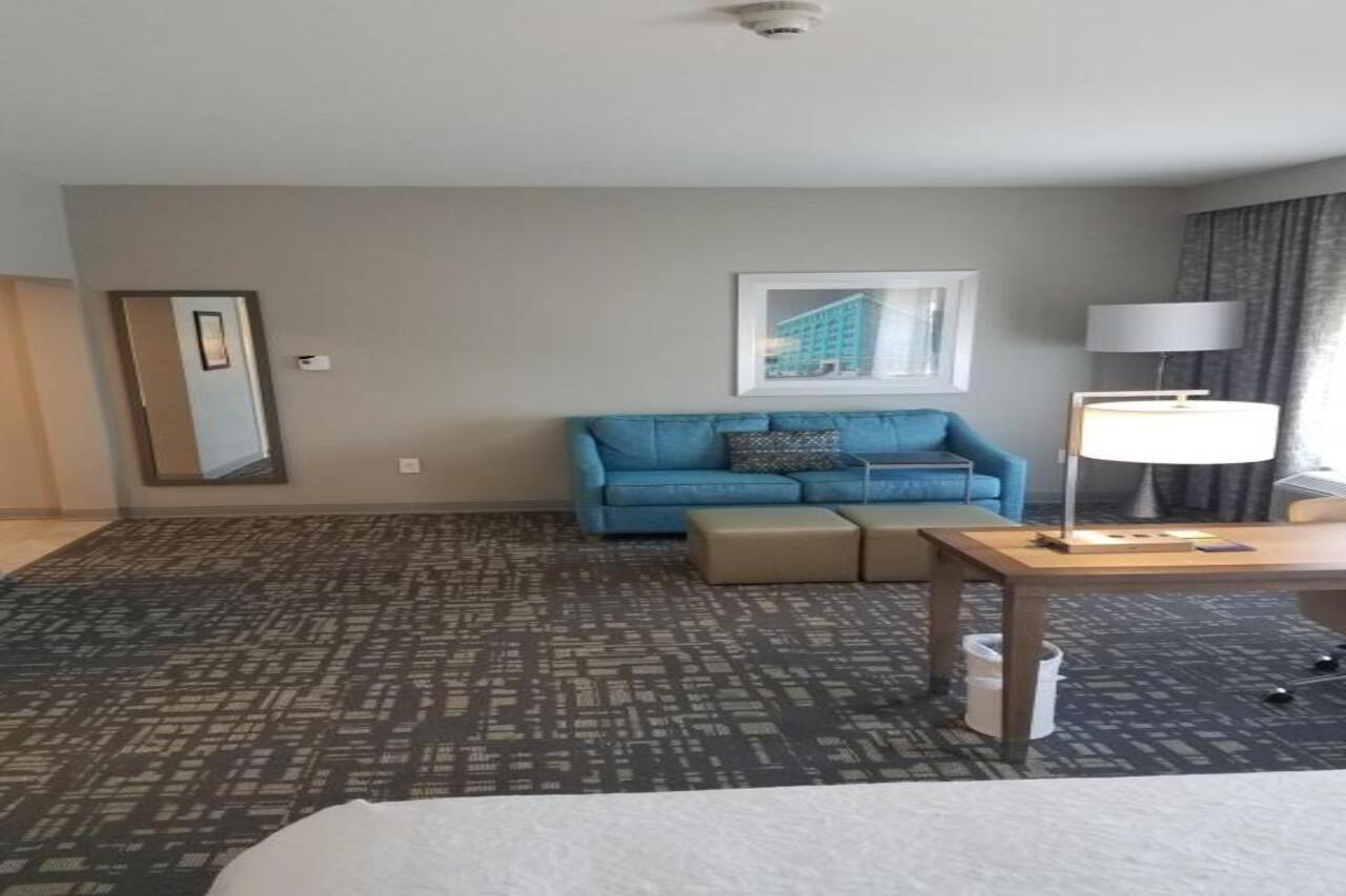 Hampton Inn & Suites Dallas-Колони Экстерьер фото