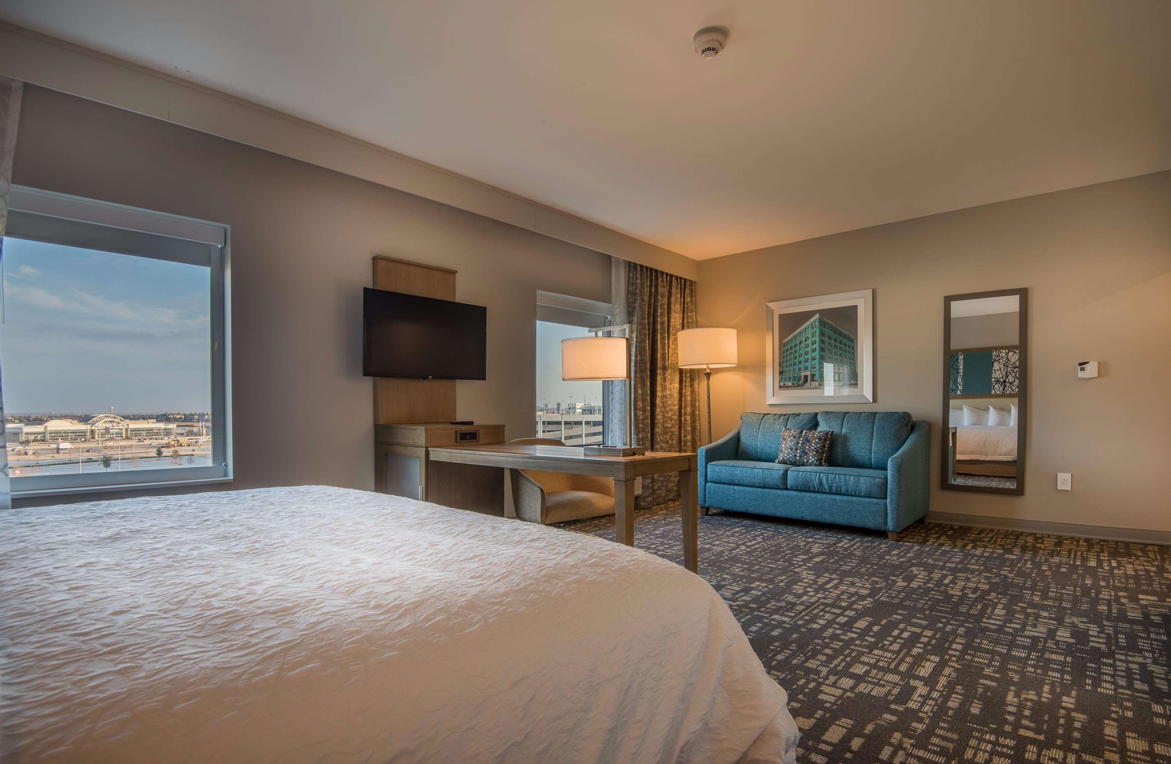 Hampton Inn & Suites Dallas-Колони Экстерьер фото