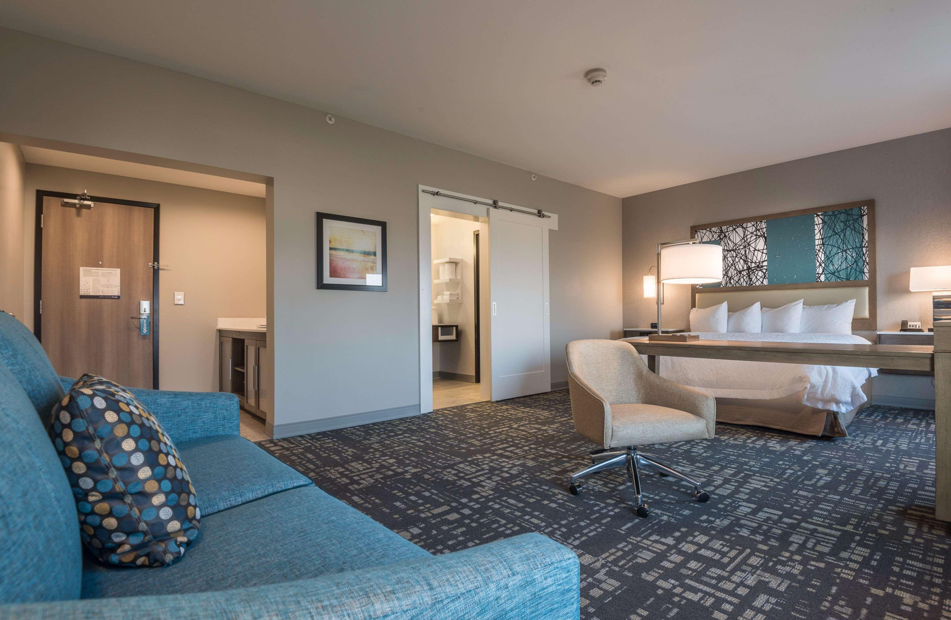 Hampton Inn & Suites Dallas-Колони Экстерьер фото