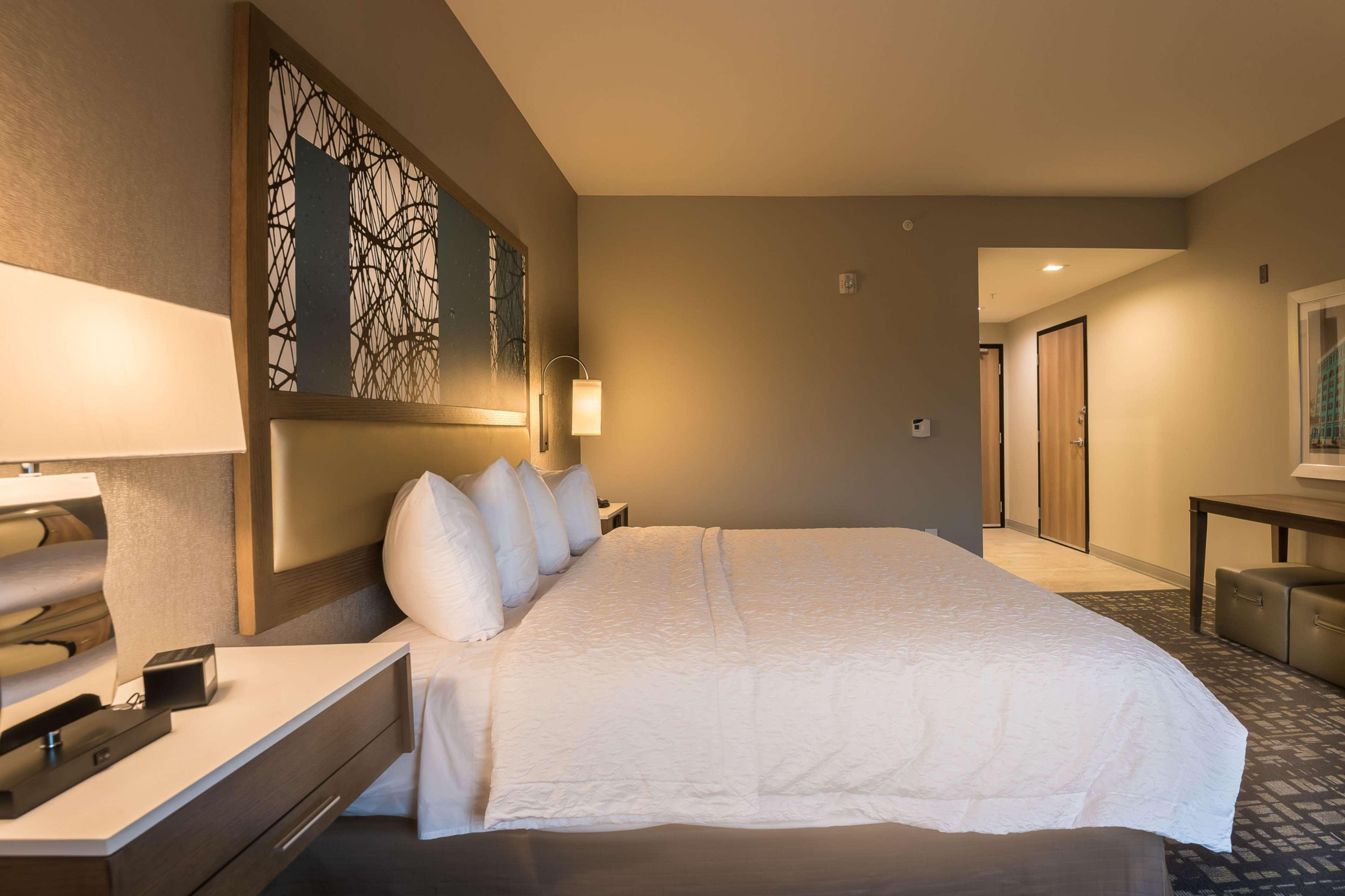 Hampton Inn & Suites Dallas-Колони Экстерьер фото