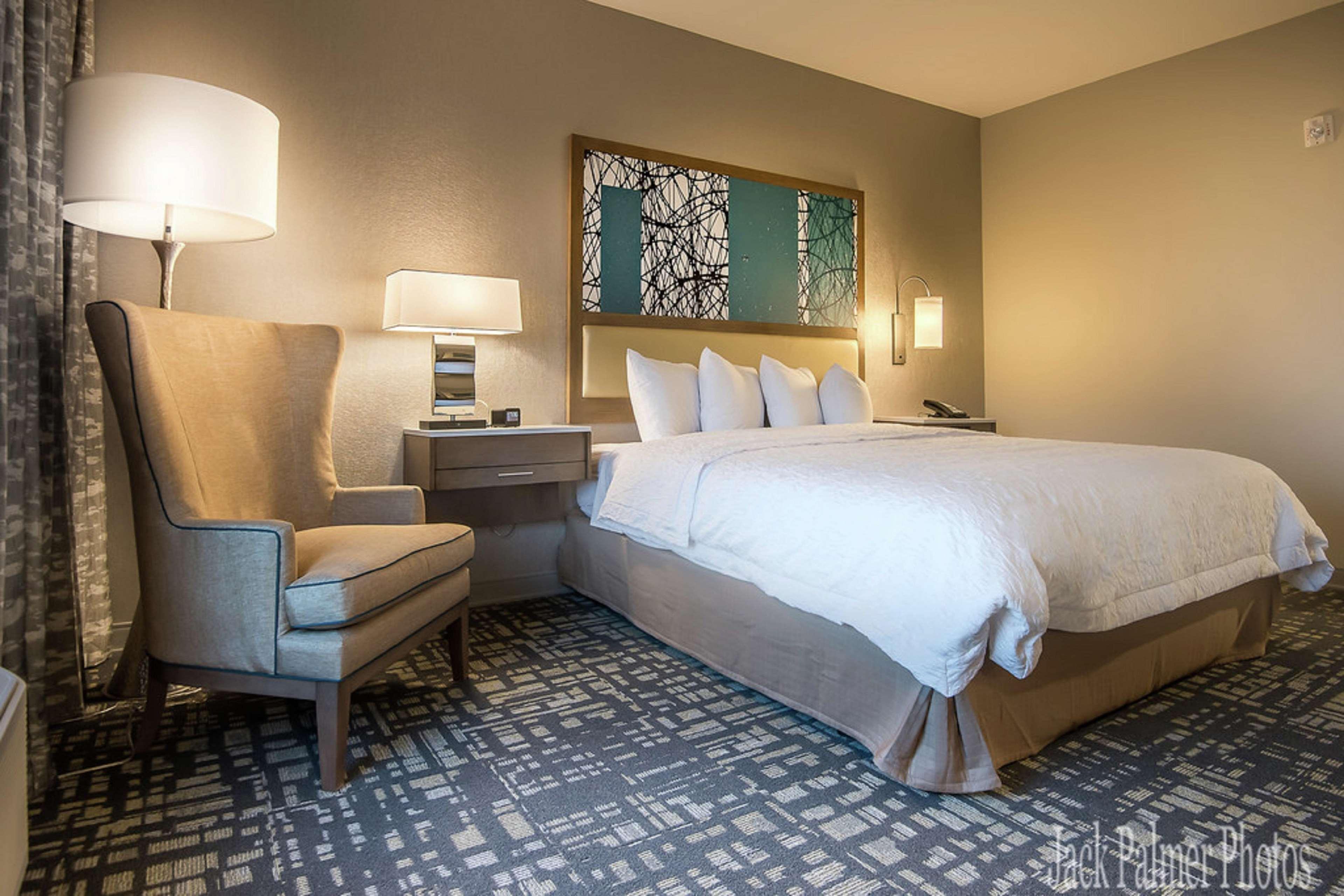 Hampton Inn & Suites Dallas-Колони Экстерьер фото