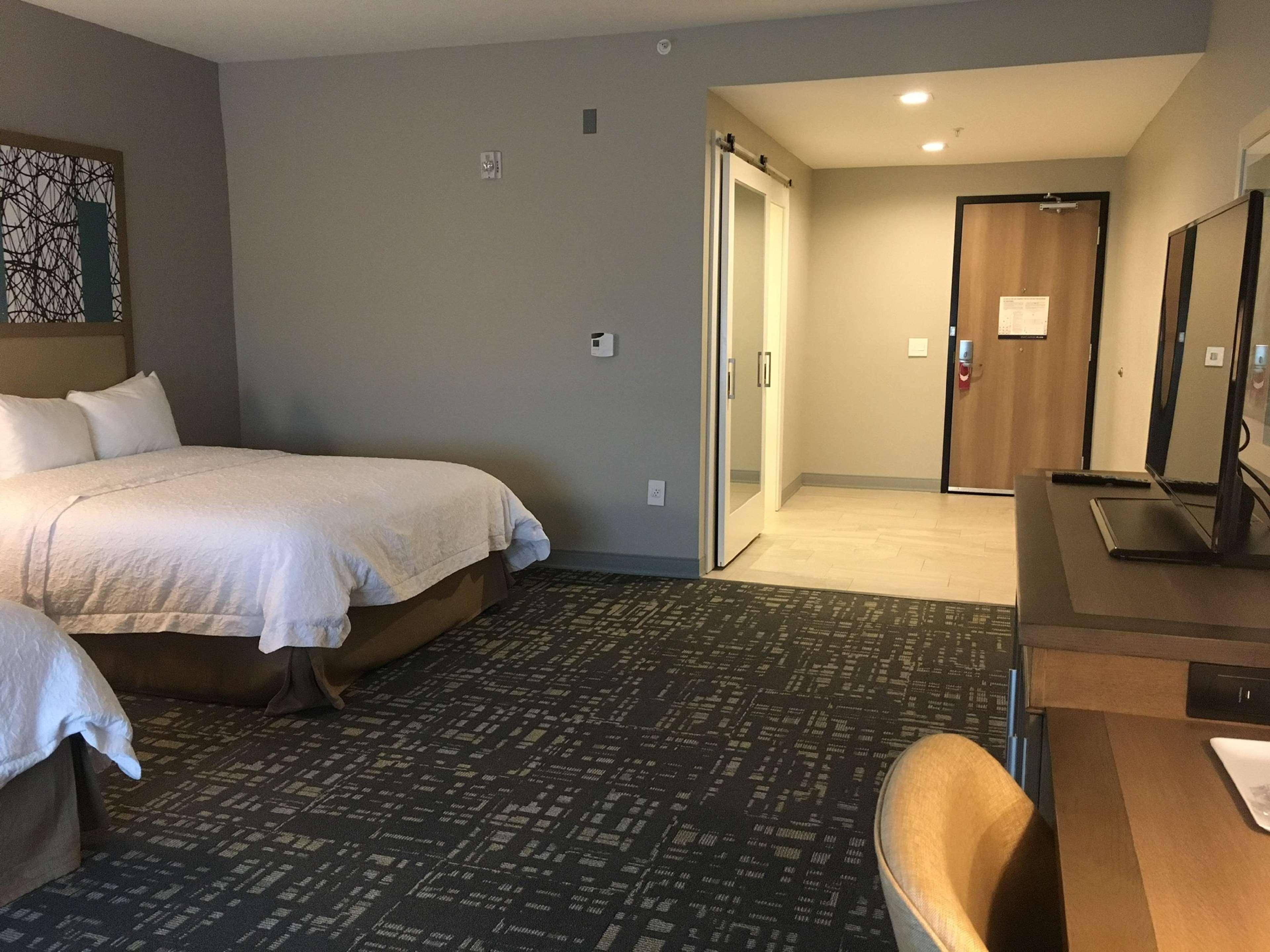 Hampton Inn & Suites Dallas-Колони Экстерьер фото