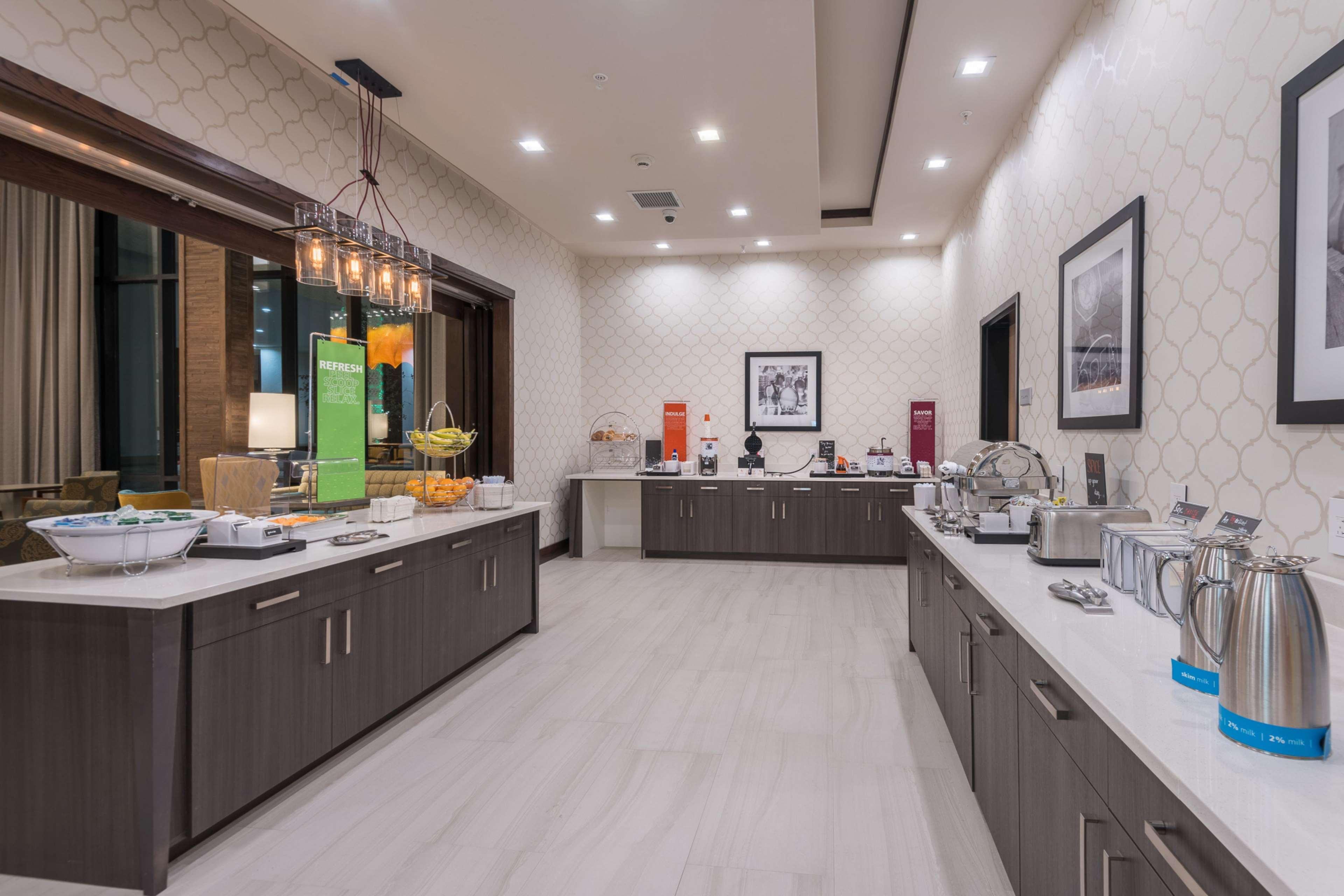 Hampton Inn & Suites Dallas-Колони Экстерьер фото