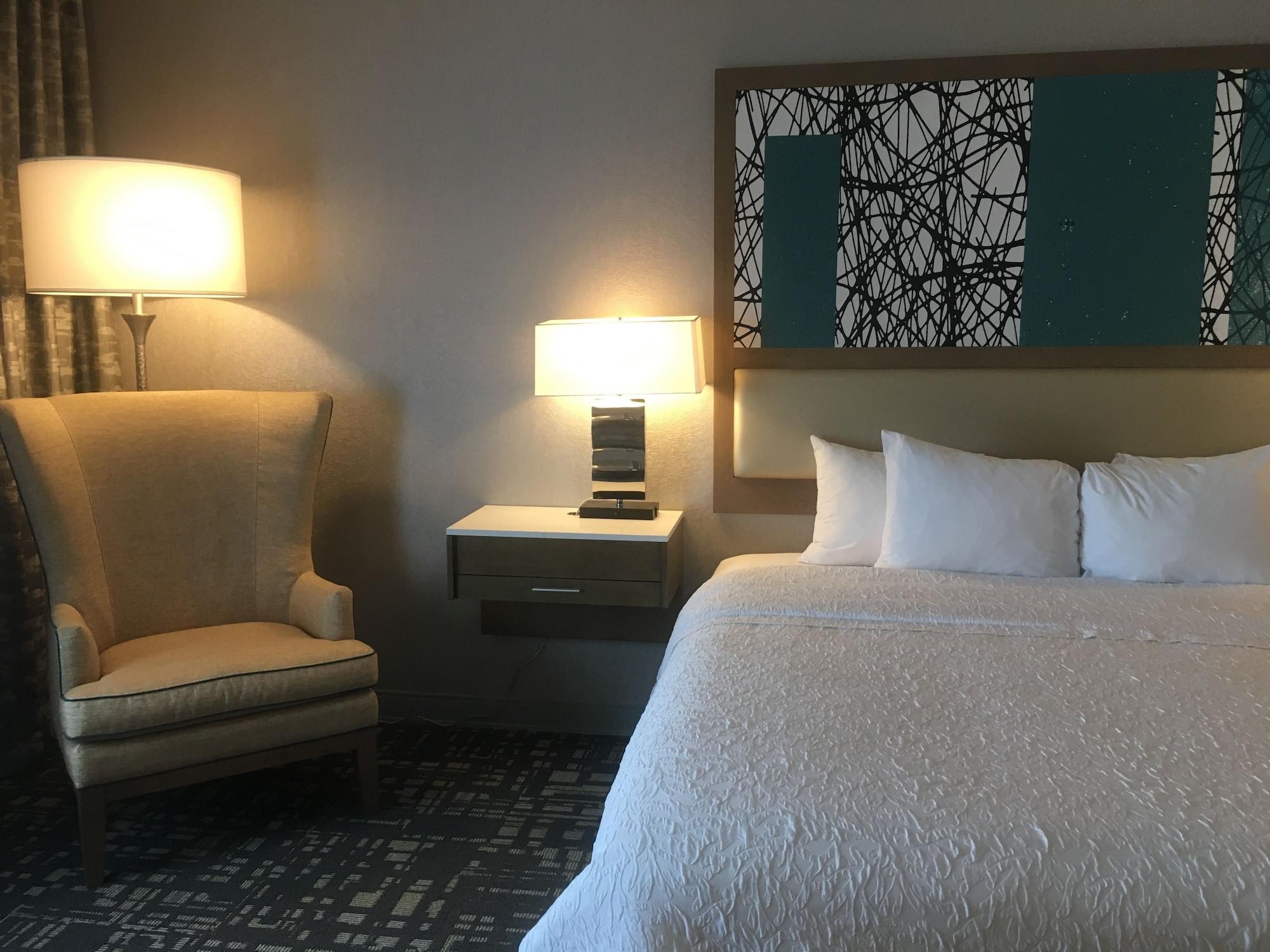 Hampton Inn & Suites Dallas-Колони Экстерьер фото