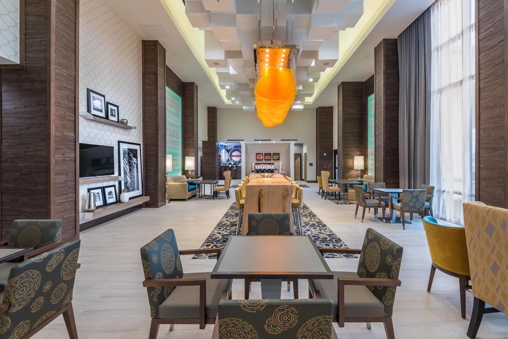 Hampton Inn & Suites Dallas-Колони Экстерьер фото